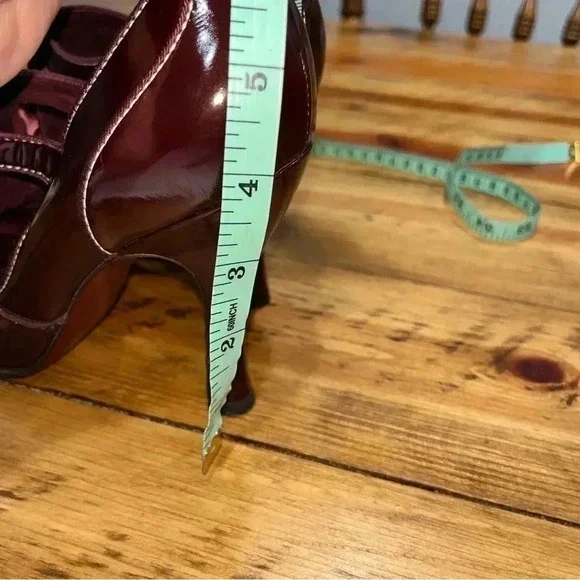 Louis Vuitton Balmoral Bordeaux Tassel heels wine patent leather, coquette girl - Picture 11 of 14